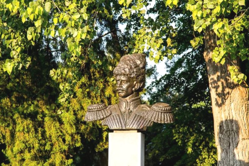 Памятник Алексею Безкровному