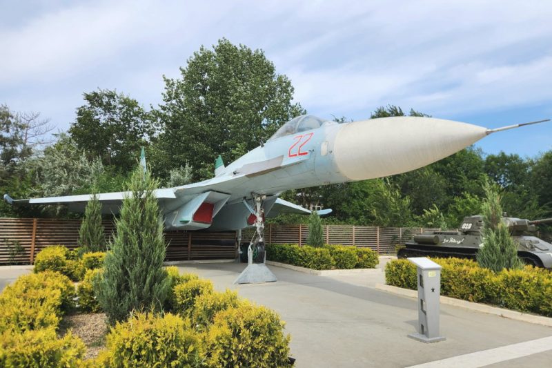 Сквер военной техники